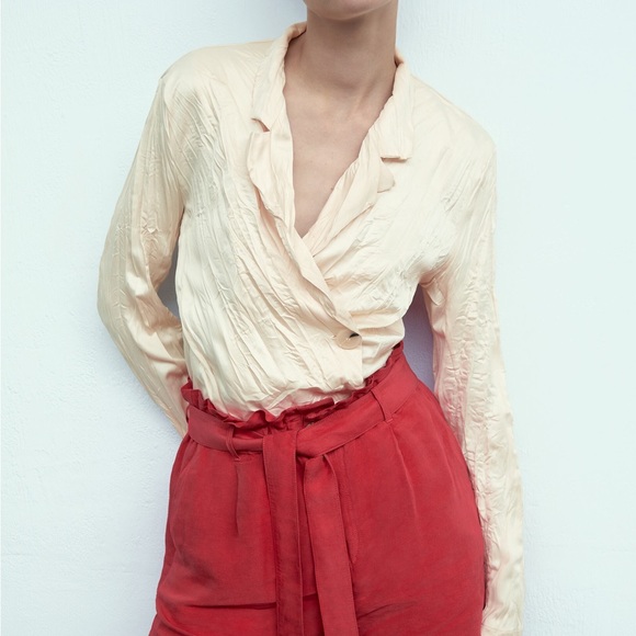 NWT ZARA || RED PAPER BAG SHORTS || SIZE S - Picture 3 of 12